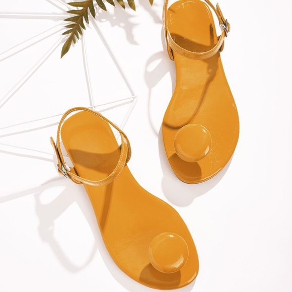 Women Toe Post Yellow Buckle Strap Flat Sandals US Sz 8.5 - Picture 1 of 7